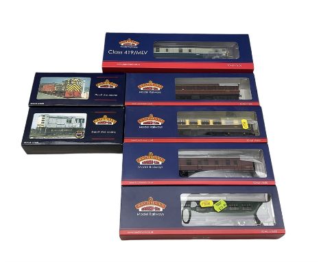 Bachmann '00' gauge including 32-100 08 Diesel Shunter 13365, 31-267 Class 419 Motor Luggage Van, 39-176D Coach etc (7)