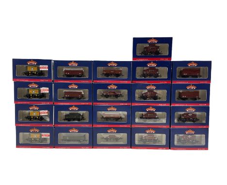 Bachmann '00' gauge: four 38-381 12T Ventilated Van, two Presflo 22T Cement Wagon Blue Circle Cement, 38-270A four 38-271A Pr