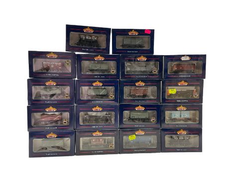 Bachmann '00' gauge rolling stock including 37-226 16 Ton Steel Mineral Wagon, 37-275 27 Ton Steel Tippler Wagon, 33-751D 16 