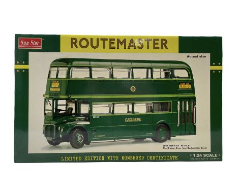 Sun Star Routemaster limited edition 1:24 scale bus 2904: RMC 1453 - 453 CLT: The Original Green Line Routemaster Coach, boxe