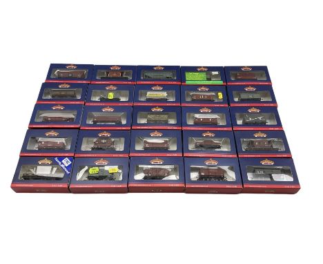 Bachmann '00' gauge rolling stock including 38-375 12T Ventilated Van, 37-279 27T Steel Tippler Wagon, 37-276B Steel Tippler 