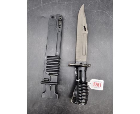 A British Army SA 80 bayonet and plastic sheath,&nbsp;with 17.5 cm blade, overall length 28cm.