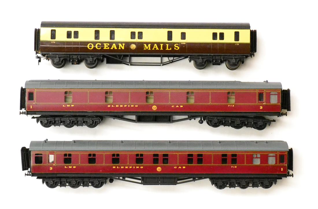 Exley OOGauge GWR Ocean Mails Coach (EG, lacks one buffer) together