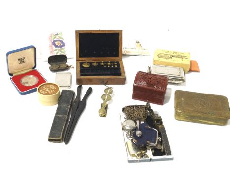 An assortment of collectables. Including a brass Princess Mary 1914 Christmas Comfort box, Chinese red lacquer box, silver sc