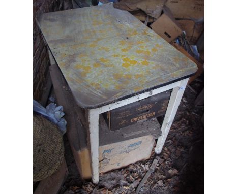 A 1950 formica top kitchen table**Please note all lots must be collected from Sudbury, Derbyshire on the 30/31/3 OR 1/4, a su