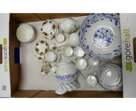 A mixed collection of items to include: Royal Albert Old Country Rose miniature part tea set, Wedgwood Gardenia patterned cof