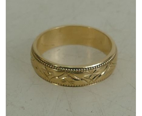 9ct gold ornate wedding band, ring size I, 3.2 grams.