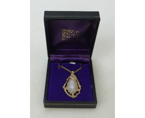 9ct gold large opal pendant &amp; 9ct chain: 9ct gold hallmarked large opal pendant 45mm high &amp; 9ct gold chain 42cm.  Gro