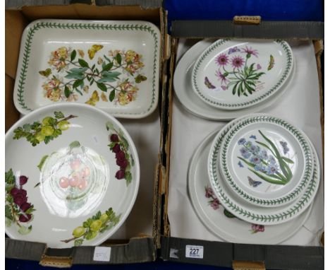 A collection of Portmeirion Pomona &amp; Botanical patterned items to include: footed fruit bowl, baking tray, dinner plates 