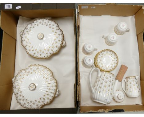 Spode Fleur De Lys gilt dinnerware: Spode Fleur De Lys gilt dinnerware includes coffee pot, two large lidded tureens, 4 x cup