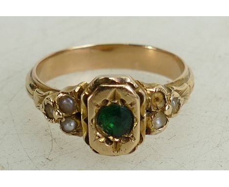 18ct gold ring set with green stone and seed pearls, size M,4 grams.