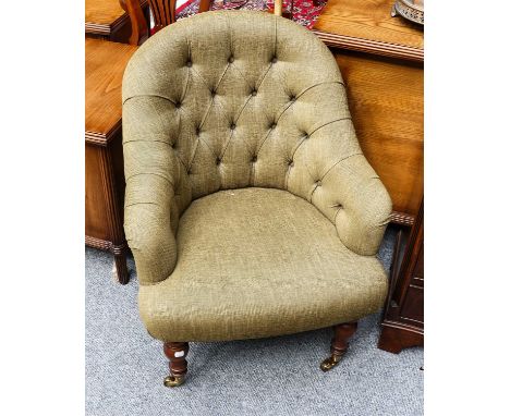 A pair of modern Victorian style button back tub chairs raised on turned supports with brass castors (2)
