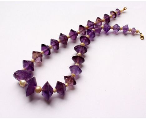 AN AMETHYST AND PEARL NECKLACE, comprising twenty seven facet cut amethysts, interspersed with pearls. 16.5ins long.