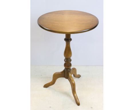 20th century Ercol elm tripod table with circular top, H 76cm, 50cm diameter