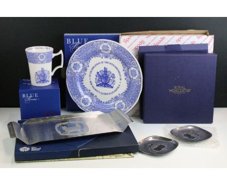 Royal memorabilia to include Royal Worcester Queen Elizabeth 90th birthday and diamond jubilee plate, together with Spode Blu