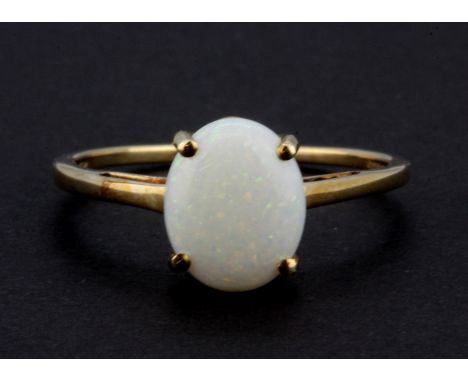 A 9ct yellow gold oval cabochon cut opal set ring, (S).