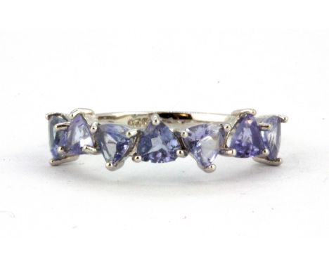 A 925 silver ring set with trillion cut tanzanites, (L.5).