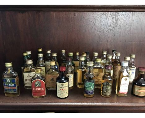 APPROXIMATELY EIGHTY WHISKY MINIATURES
Mainly blended scotch whiskies, to include: Campbeltown Loch (70° proof), Crawfords 3 