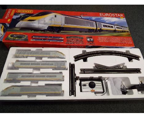 Hornby model railways - a Hornby OO gauge Eurostar boxed train set R1071 - Est £60 - £80