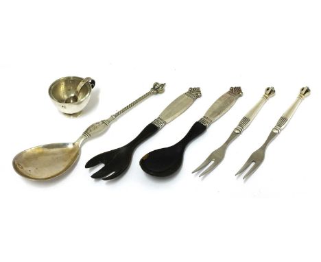 A Danish .925 standard salt and spoon, by KH,with glass liner,4cm diameter, 1.1ozt,a Georg Jensen .830 standard mounted horn 