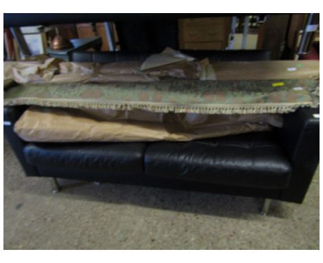 GOOD QUALITY MODERN BLACK LEATHER TWO-SEATER SOFA WITH BUTTON DETAIL AND CHROMIUM LEGS    