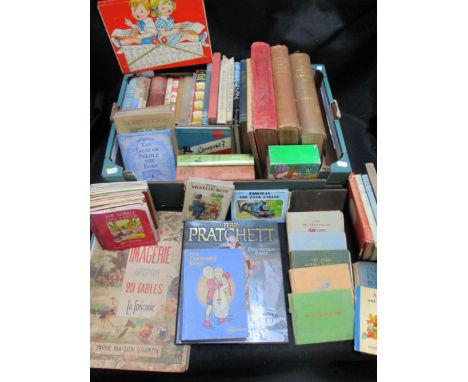 A COLLECTION OF VINTAGE CHILDREN'S BOOKS including 'Chums', and 'Boy's own Paper' (mostly in worn condition)