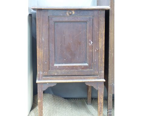 'The Barkingside' vintage record cabinet and 78s, height 76cm