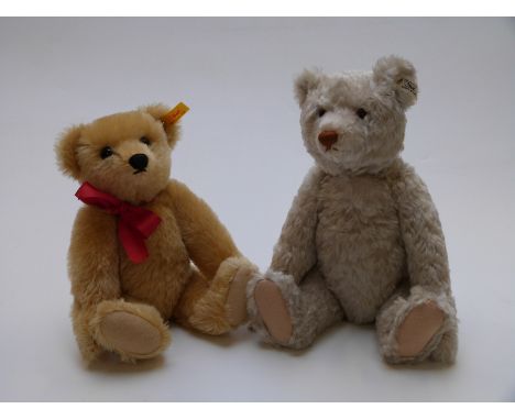 Two Steiff Teddy bears, one with white mohair, jointed limbs and growler, limited edition 2737/3000 (39cm tall) the other wit