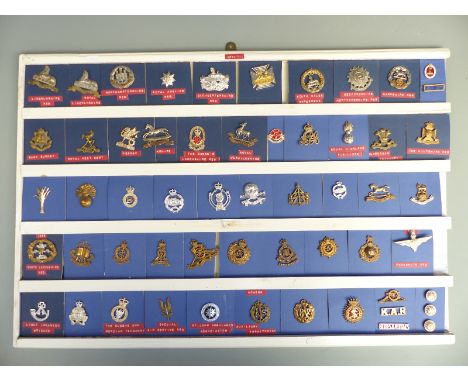 A collection of British Army cap badges etc to include Lincolnshire Regiment, Royal West Kent, East Surrey, Glamorgan Yeomanr