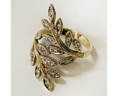 14CT GOLD DIAMOND LEAF DESIGN RING SIZE T