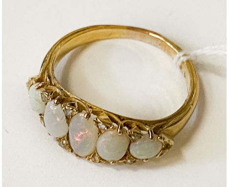 9CT GOLD OPAL RING - SIZE L/M - APPROX 3.7 GRAMS TOTAL WEIGHT