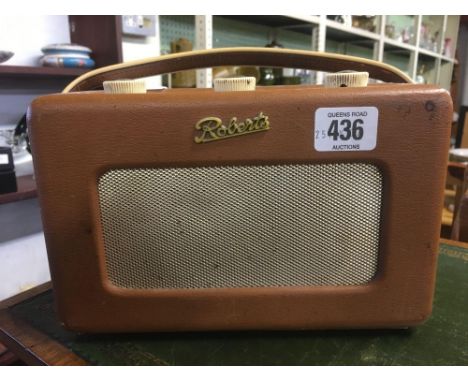 VINTAGE ROBERTS MAINS OR BATTERY TRANSISTOR RADIO, MODEL R200