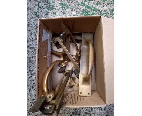 CARTON OF MISC VINTAGE BRASS DOOR HANDLES &amp; DOOR PULLS