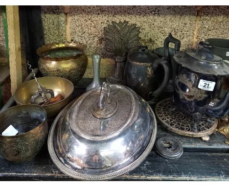 SHELF WITH MISC PLATED CANDLESTICKS, TUREENS, BRASS VASES, PEWTER MUGS &amp; OTHER METALWARE 