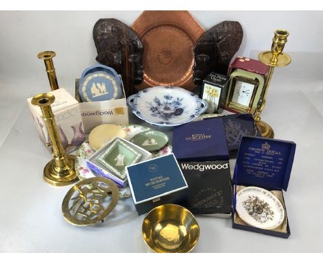 Collection of china and decorative homewares to include Wedgewood Jasperware, Crown Ducal, Royal Worcester, Royal Crown Derby