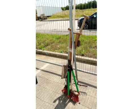 A quantity of vintage garden tools COLLECT ONLY