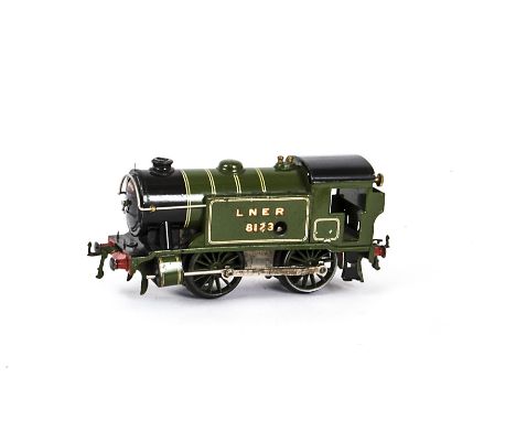 A Hornby O Gauge Clockwork No 1 Special Tank Locomotive, in LNER lined green as no 8123, with original lead wheels and small 