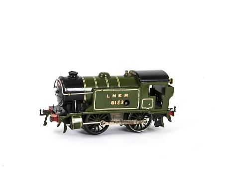 A Hornby O Gauge Clockwork No 1 Special Tank Locomotive, in LNER lined green as no 8123, with original lead wheels and small 