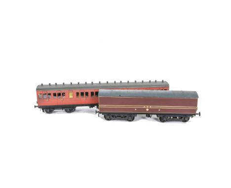 Gauge I Finescale BR (Southern Region) Non-corridor Coach and GWR Bullion Van, the coach in weathered BR(SR) red as no S625, 