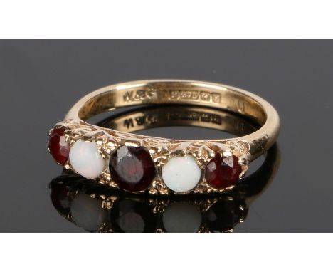 9 carat gold opal and garnet set ring, with three garnets and two opals, ring size L