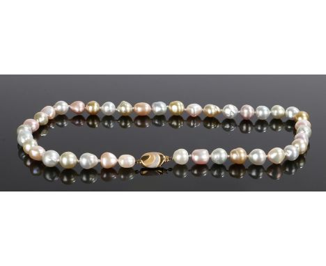 Pearl necklace, with a row of Chinese freshwater pearls and grey Tahitian South Sea pearls attached to an 18 carat gold clasp