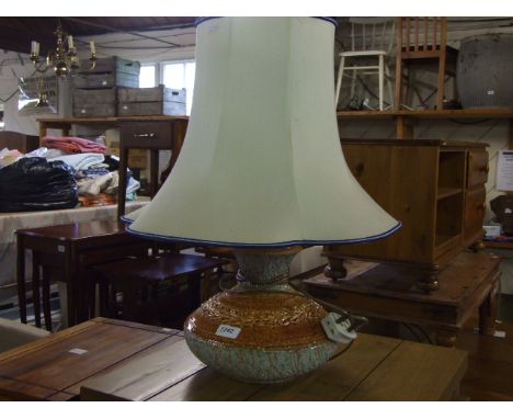 POTTERY TABLE LAMP