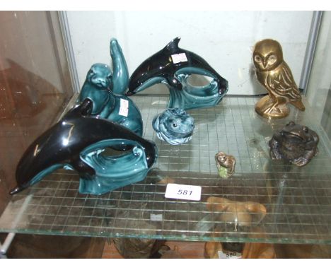 4 POOLE SEA ANIMAL FIGURES AND 1 POOLE FROG, WADE WIMSEY GORILLA,BRASS OWL AND STONE FROG.