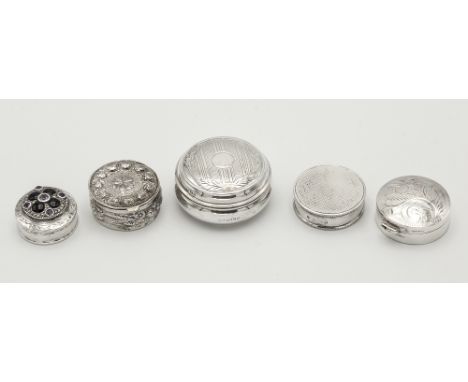 Five silver pill boxes, English and Continental, late 20th century, with jewelled, engine turned, engraved and repoussé decor