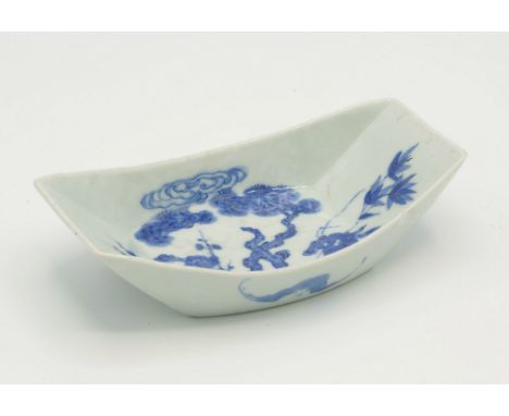 A Chinese export blue and white porcelain boat form spoon dish, Qianlong (1736-95) seal mark to base and of the period, decor