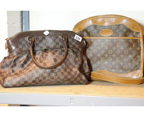 Two large faux leather hand bags. P&amp;P Group 2 (£18+VAT for the first lot and £2+VAT for subsequent lots)&nbsp;Condition R