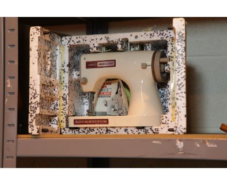 Jones Meccano lock stitch sewing machine. P&amp;P Group 2 (£18+VAT for the first lot and £2+VAT for subsequent lots) 