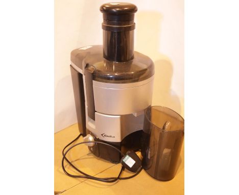 Delta food mixer and accessories. P&amp;P Group 2 (£18+VAT for the first lot and £2+VAT for subsequent lots) 