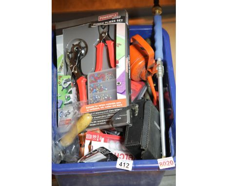 Box of mixed workshop tools including hammers and screwdrivers etc. This lot is not available for in-house P&amp;P, please co