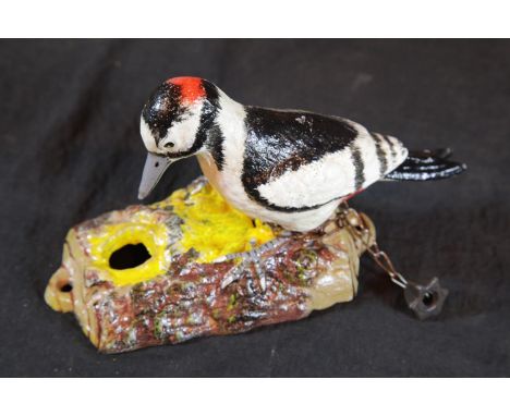 Cast iron greater spotted woodpecker door knocker, H: 20 cm. P&amp;P Group 2 (£18+VAT for the first lot and £2+VAT for subseq